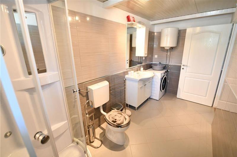 3 Bedroom Villa with Pool & Tennis Court near Sinj, sleeps 8