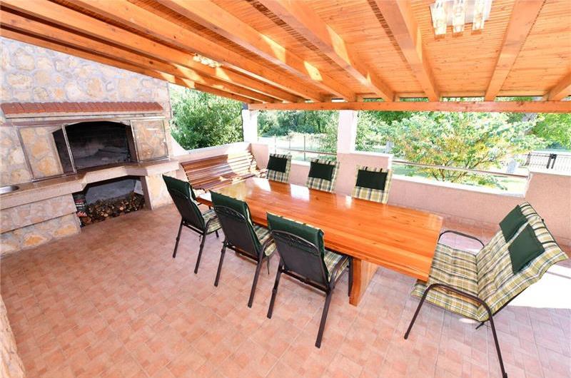 3 Bedroom Villa with Pool & Tennis Court near Sinj, sleeps 8