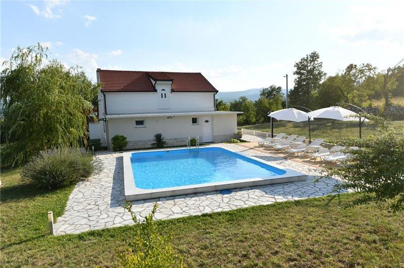 3 Bedroom Villa with Pool & Tennis Court near Sinj, sleeps 8