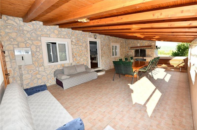 3 Bedroom Villa with Pool & Tennis Court near Sinj, sleeps 8