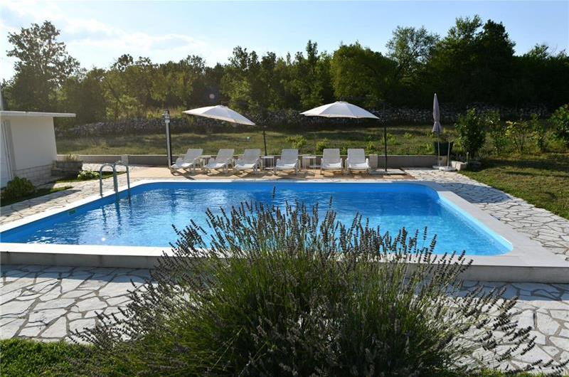 3 Bedroom Villa with Pool & Tennis Court near Sinj, sleeps 8