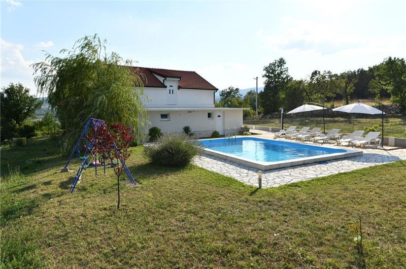 3 Bedroom Villa with Pool & Tennis Court near Sinj, sleeps 8