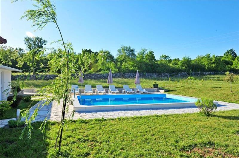 3 Bedroom Villa with Pool & Tennis Court near Sinj, sleeps 8