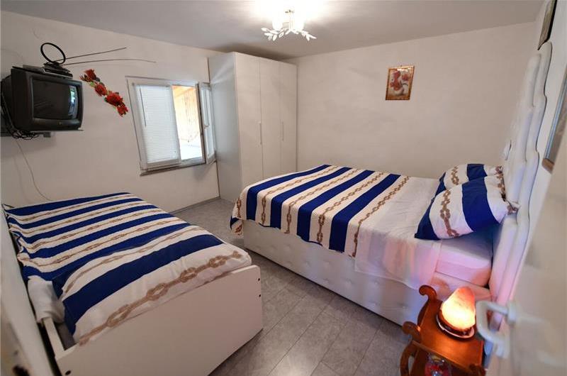 3 Bedroom Villa with Pool & Tennis Court near Sinj, sleeps 8