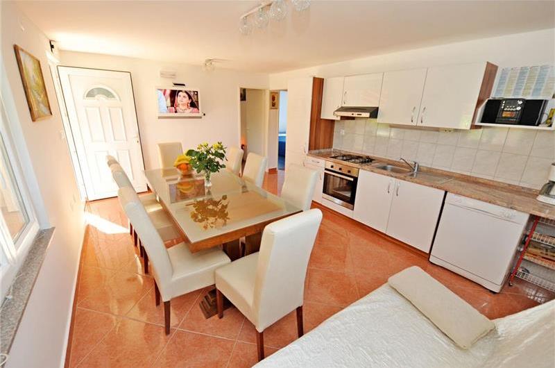 3 Bedroom Villa with Pool & Tennis Court near Sinj, sleeps 8