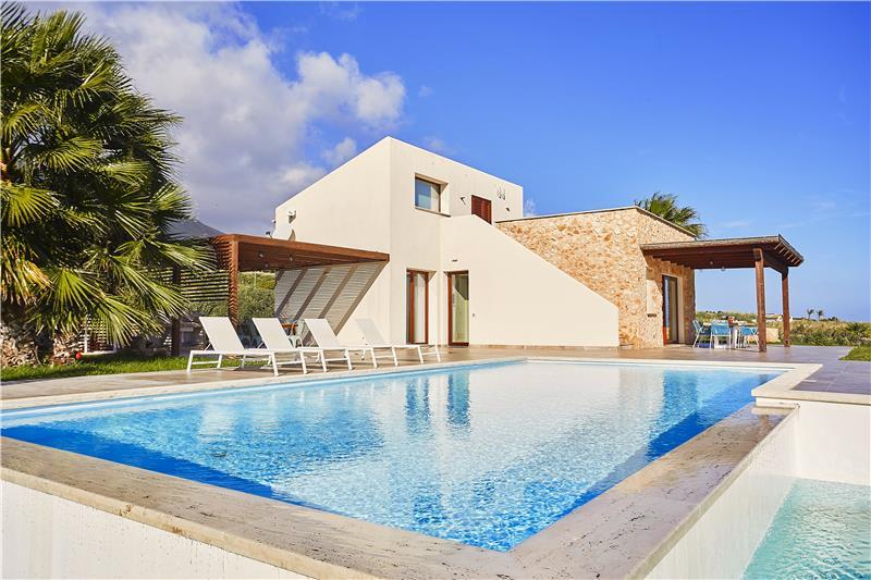 Sea-view villa in Sicily, photograph 1