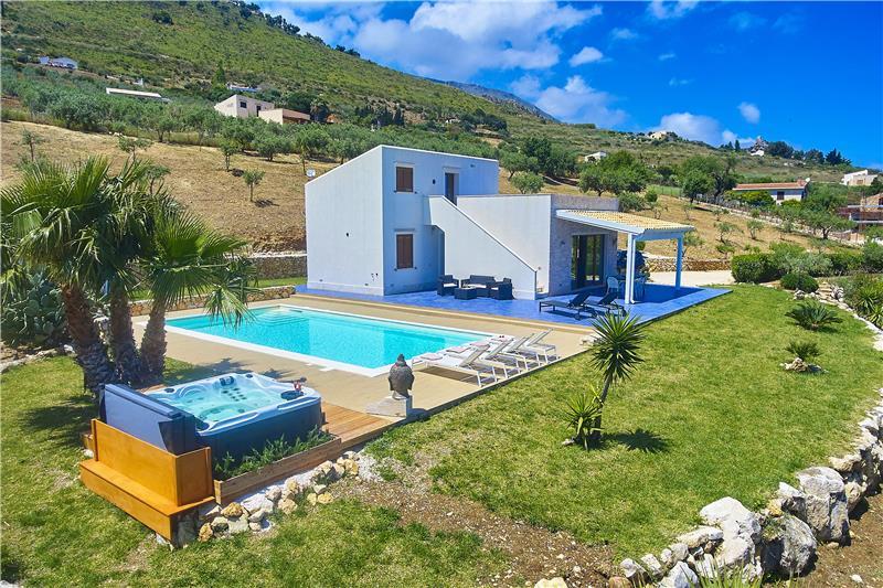 Sea-view villa in Sicily, photograph 1