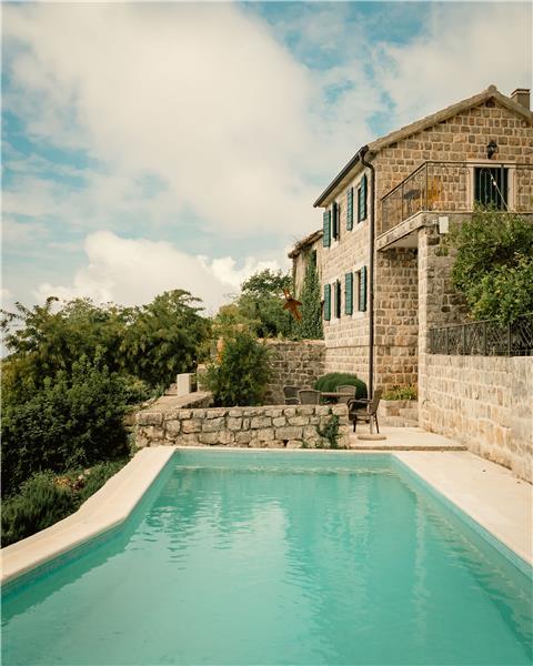 Sea-view villa in Klinci, photograph 1