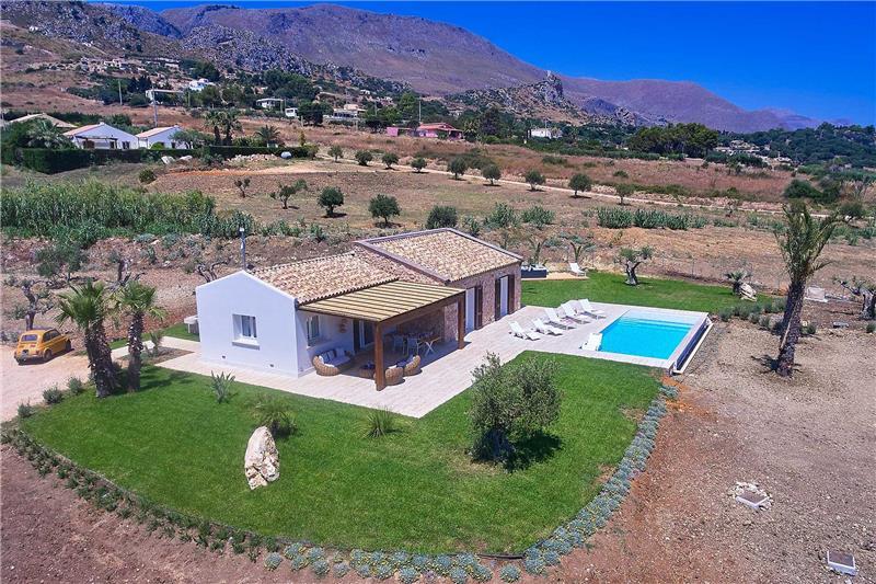 Sea-view villa in Sicily, photograph 1