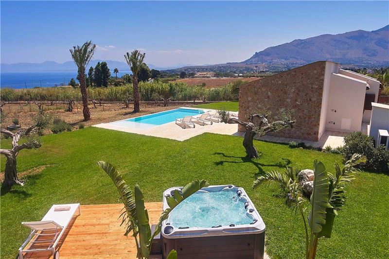 Sea-view villa in Sicily, photograph 2