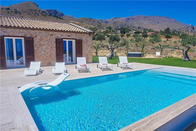 Sea-view villa in Sicily, photograph 15