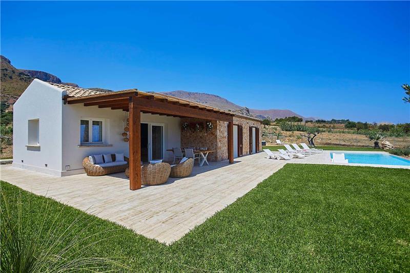 Sea-view villa in Sicily, photograph 3