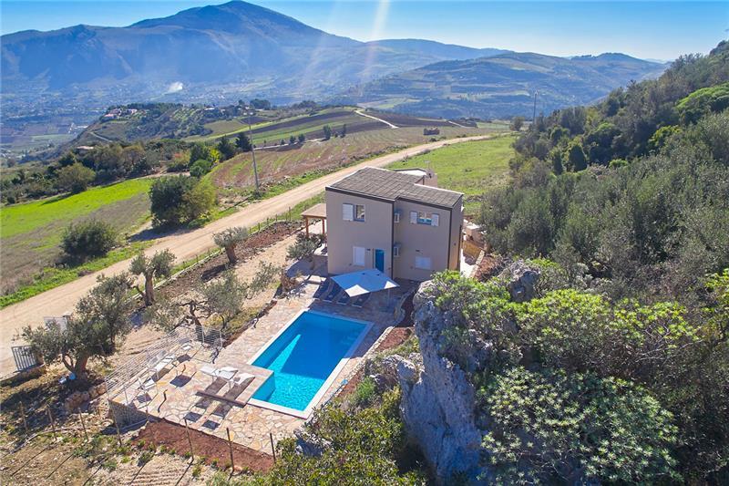 Sea-view villa in Sicily, photograph 1