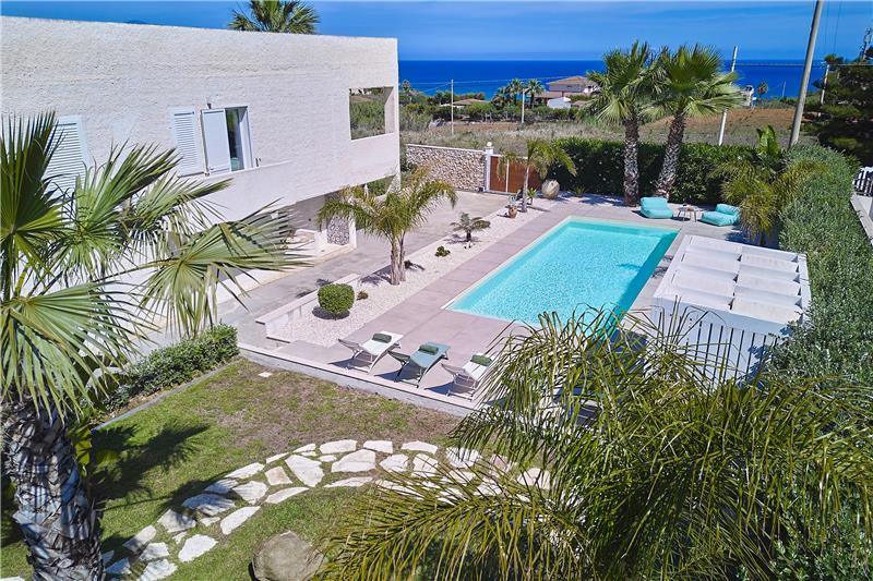 Sea-view villa in Sicily, photograph 1