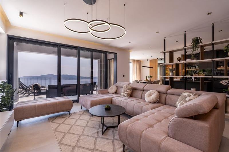 4 bedroom villa with pool in Dubrovnik region, sleeps 8 