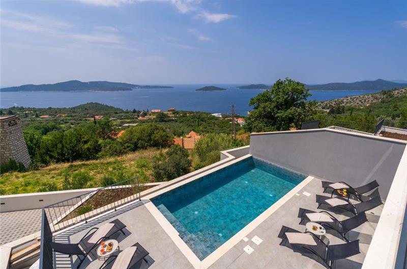 4 bedroom villa with pool in Dubrovnik region, sleeps 8 