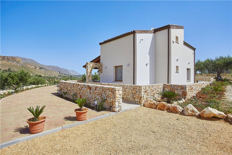 Villa in Sicily, photograph 2