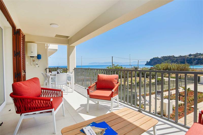 Beachfront villa in Sicily, photograph 1