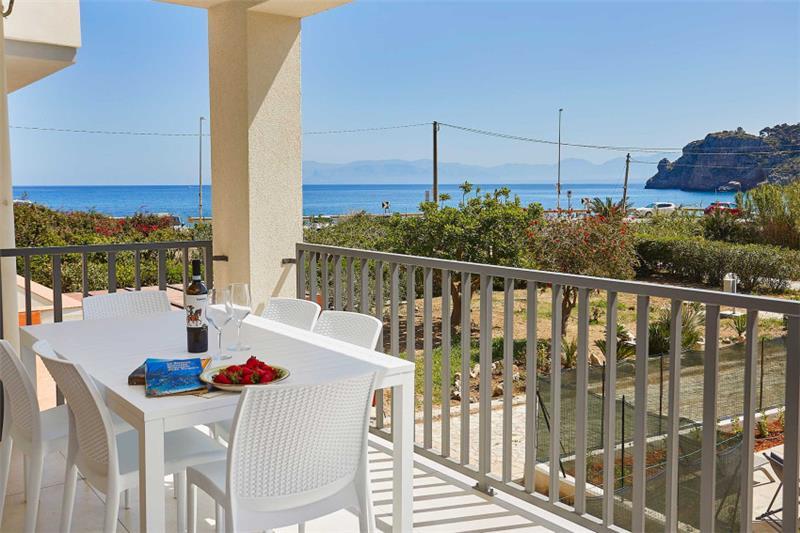 Beachfront villa in Sicily, photograph 3