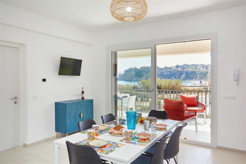 Beachfront villa in Sicily, photograph 16