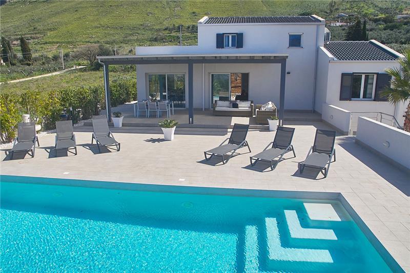 Villa in Sicily, photograph 1