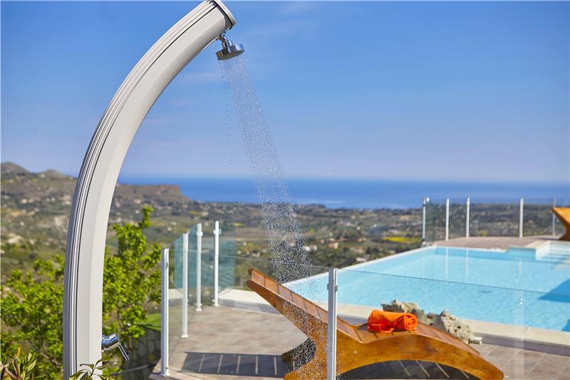Sea-view villa in Sicily, photograph 3