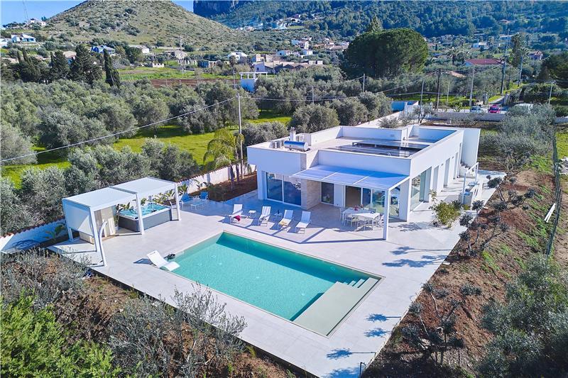 Villa in Sicily, photograph 1