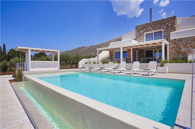 Villa in Sicily, photograph 2
