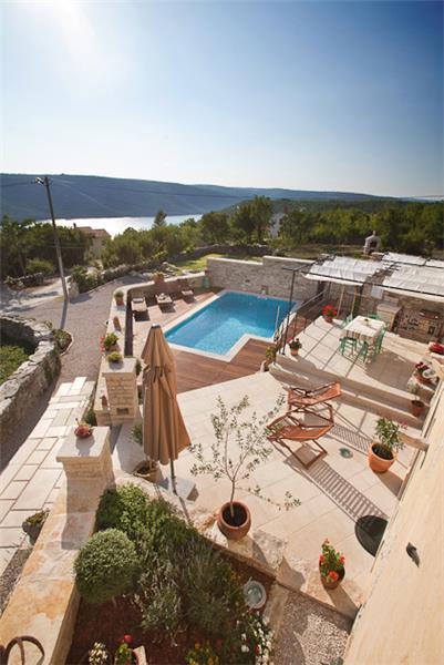 Sea-view villa in Trget, photograph 3
