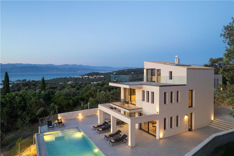 Sea-view villa in Acharavi, photograph 4
