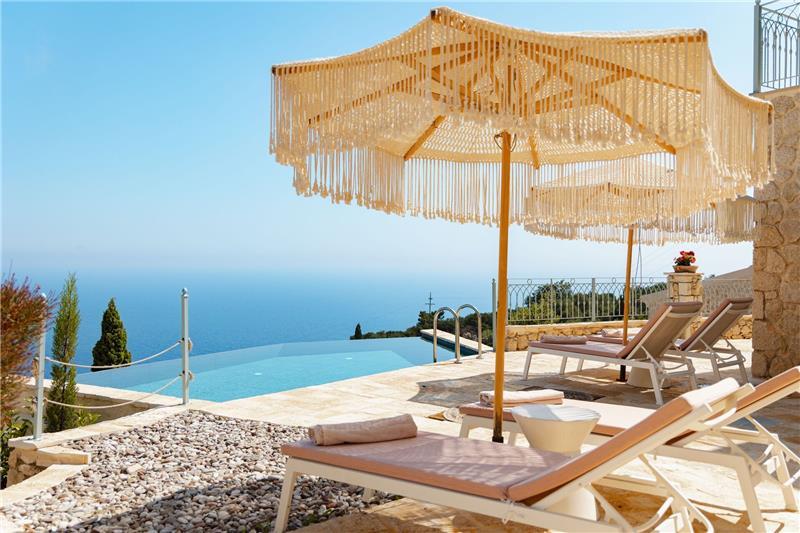 Sea-view villa in Palaiokastrítsa, photograph 2