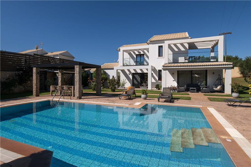 Villa in Chalikounas, photograph 1