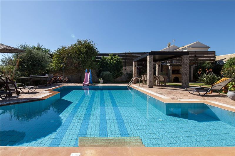Villa in Chalikounas, photograph 2