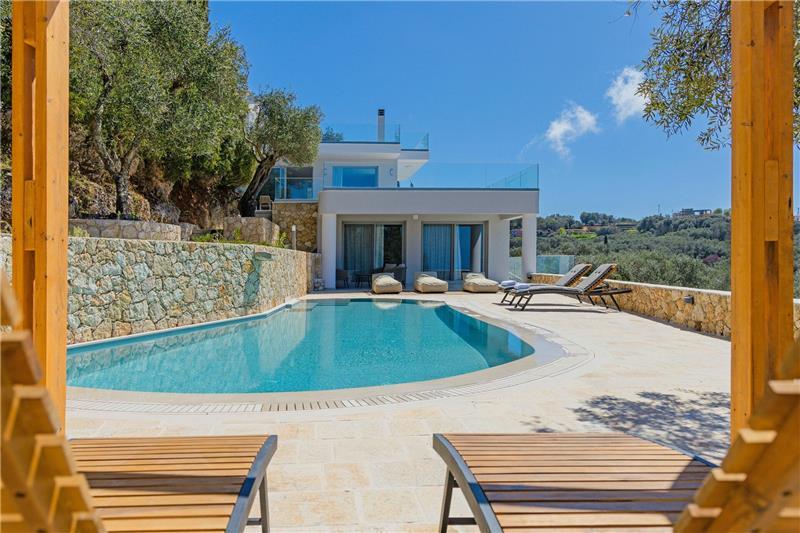 Sea-view villa in Makrades, photograph 4