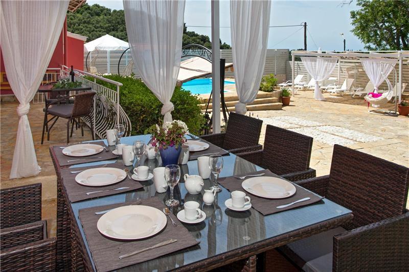 Sea-view villa in Perithia, photograph 26
