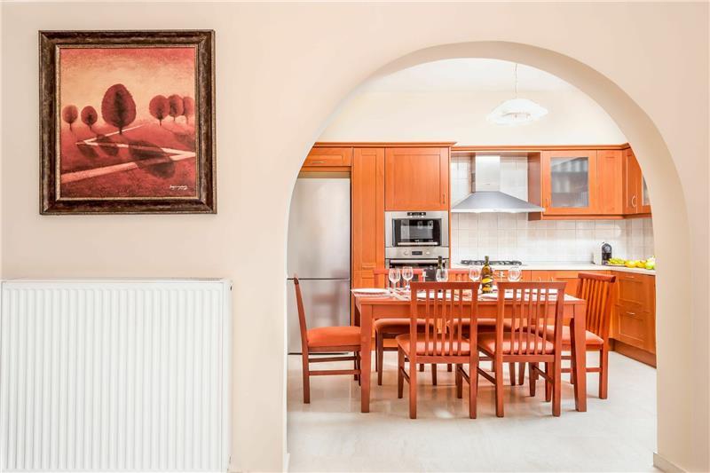 Sea-view villa in Perithia, photograph 13