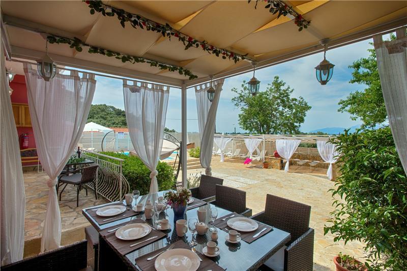 Sea-view villa in Perithia, photograph 4