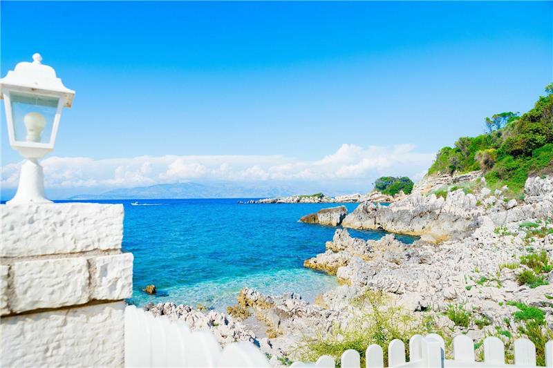 Sea-view villa in Perithia, photograph 22