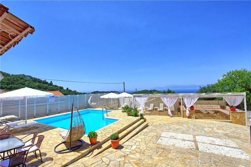 Sea-view villa in Perithia, photograph 3
