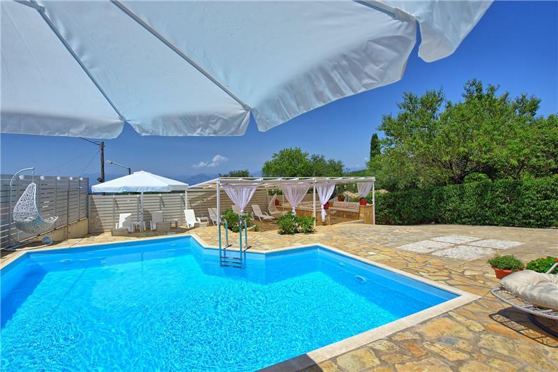 Sea-view villa in Perithia, photograph 2