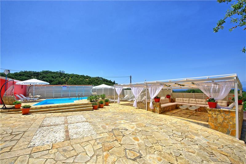 Sea-view villa in Perithia, photograph 23