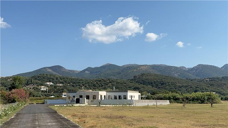 Beachfront villa in Acharavi, photograph 24