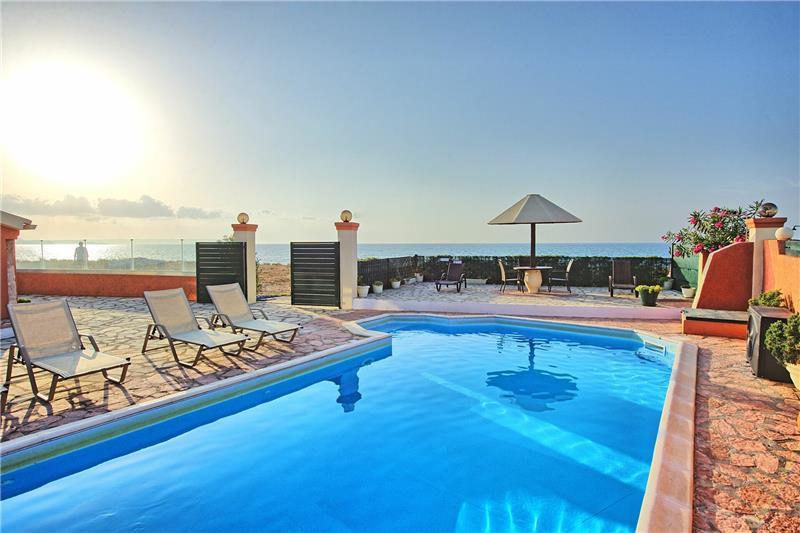 Beachfront villa in Acharavi, photograph 3