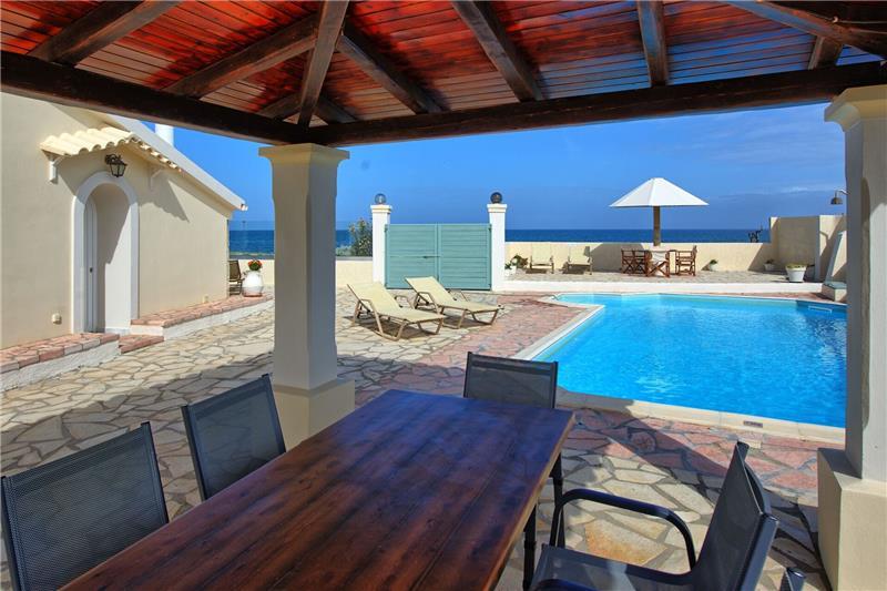 Beachfront villa in Acharavi, photograph 5