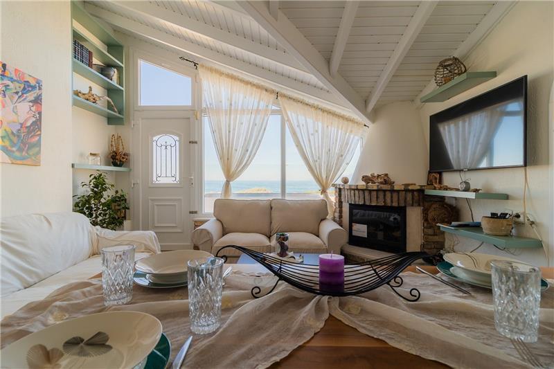 Beachfront villa in Acharavi, photograph 9