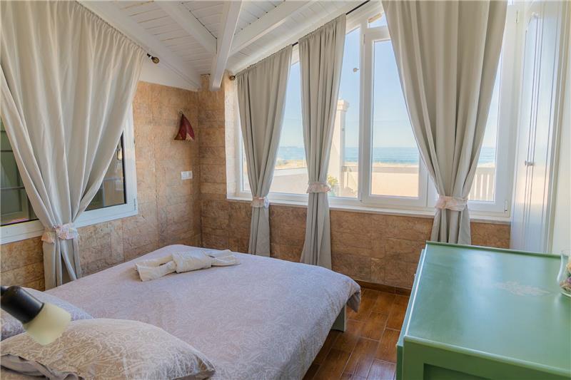 Beachfront villa in Acharavi, photograph 13