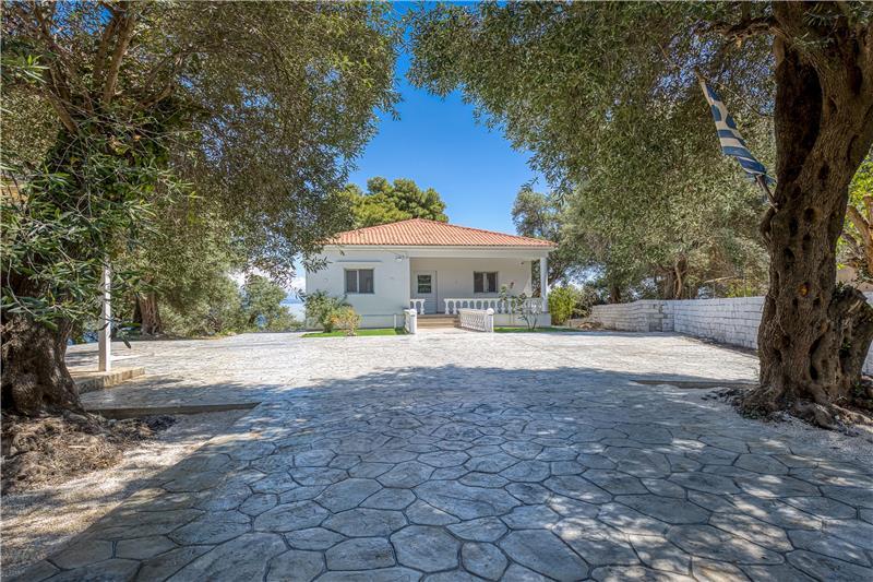 Beachfront villa in Perama, photograph 5