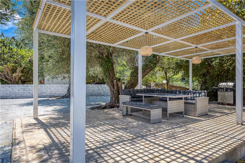Beachfront villa in Perama, photograph 10