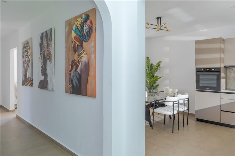 Beachfront villa in Perama, photograph 17