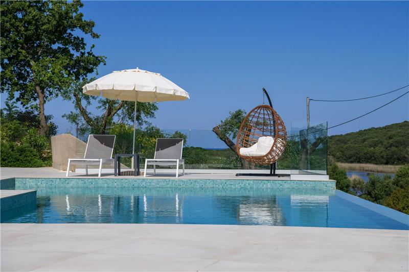 Sea-view villa in Acharavi, photograph 3
